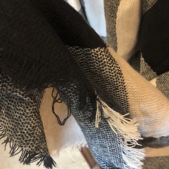 OLD navy black, white and tan shawl - Picture 3 of 9